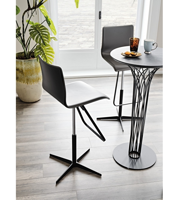 Toto X Cattelan Italia Barhocker