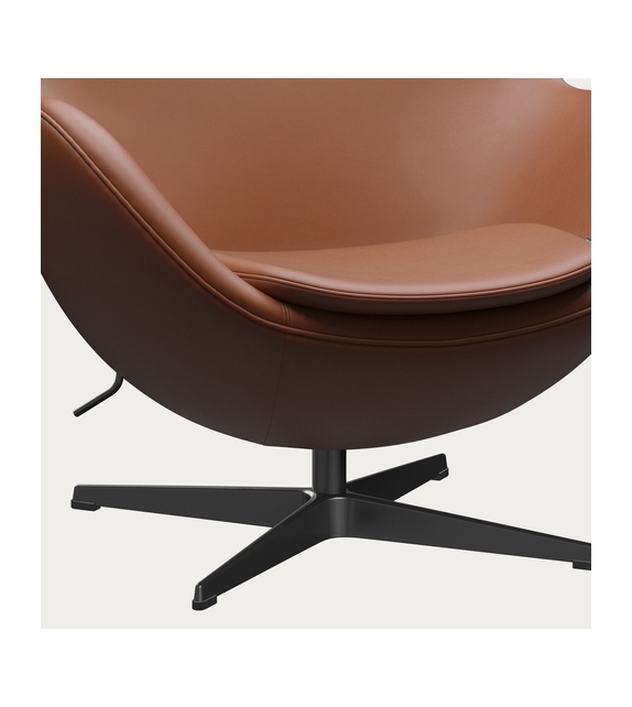 Ready for shipping - Egg™ Fritz Hansen Lounge Chair and Footstool
