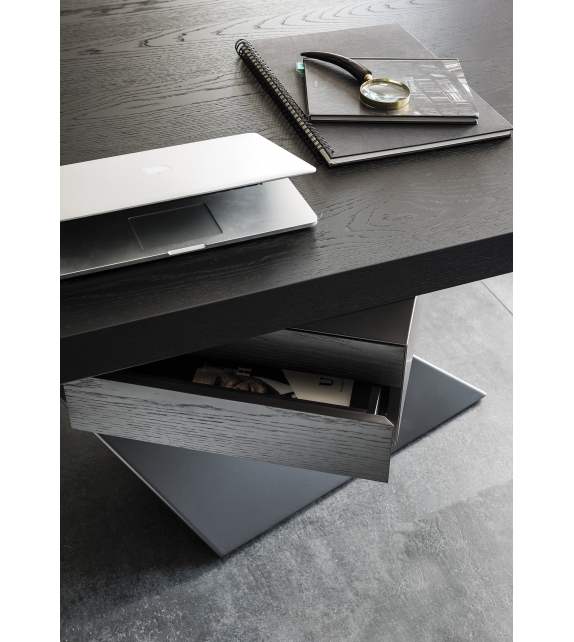 Nasdaq Cattelan Italia Desk