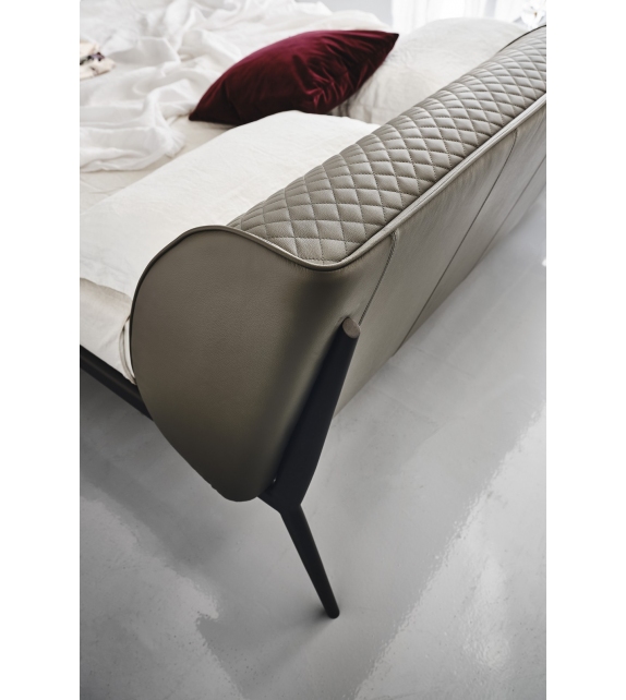 Ayrton Cattelan Italia Bed