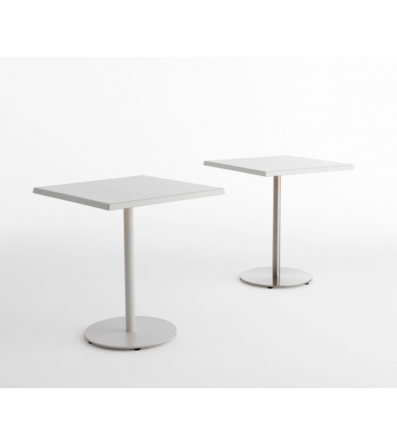 T1 Outdoor Casamania & Horm Tisch