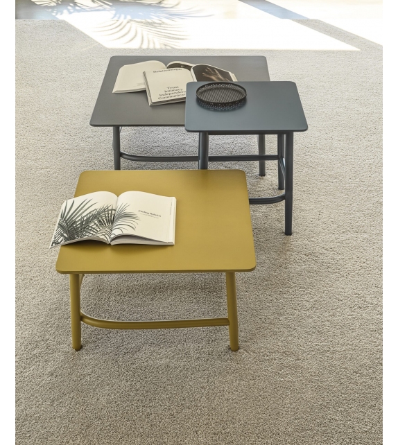 Single Curve Gebrüder Thonet Vienna Mesita