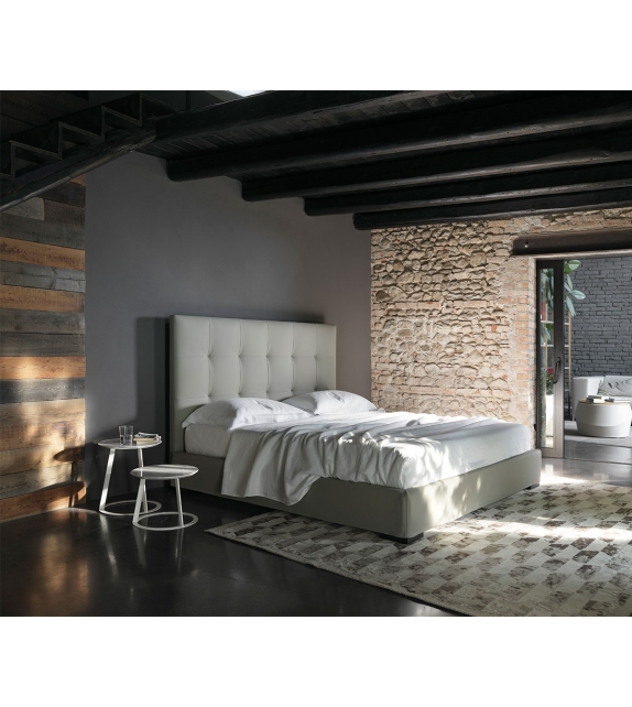 Grenada Casamania & Horm Bed