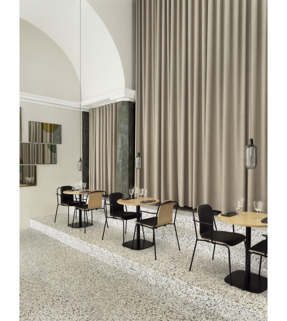 Studio Normann Copenhagen Fauteuil Milieu Tapissé