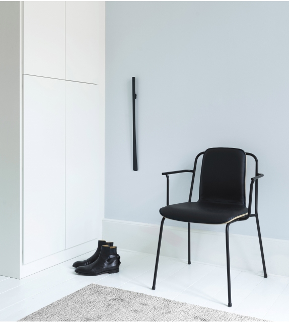 Studio Normann Copenhagen Fauteuil Milieu Tapissé