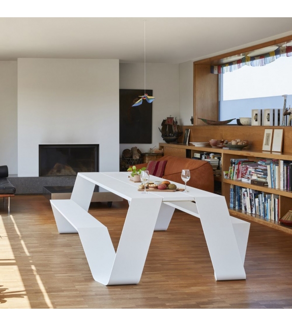 Hopper Picnic AA Extremis Table