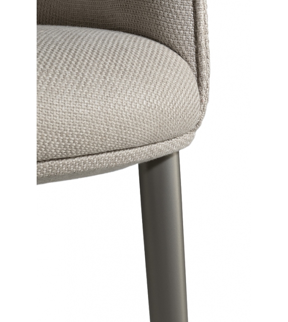 Archibald Poltrona Frau Petit Fauteuil avec Pieds en Métal