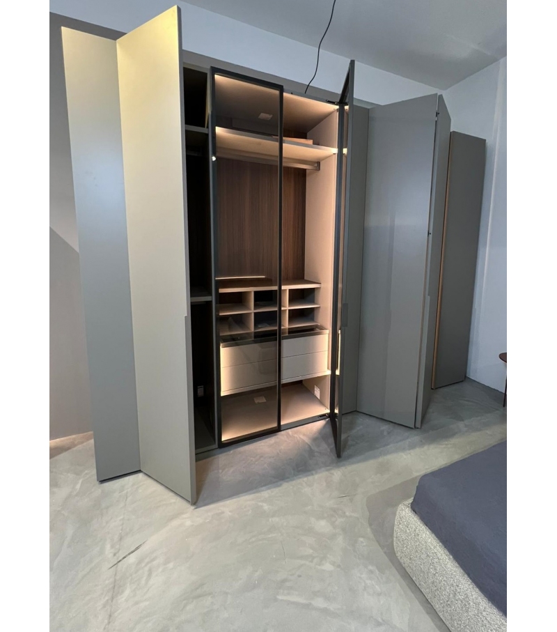 Ready for shipping - Core Caccaro Walk-in Closet