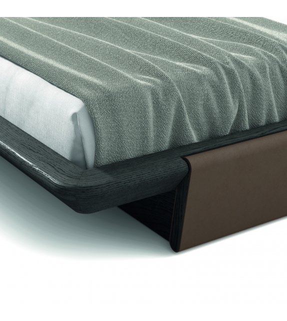 Acute Cassina Bett