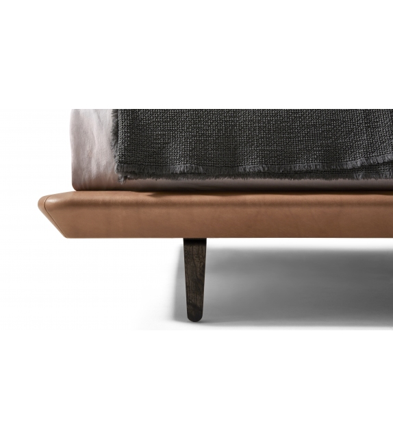 Acute Cassina Bed