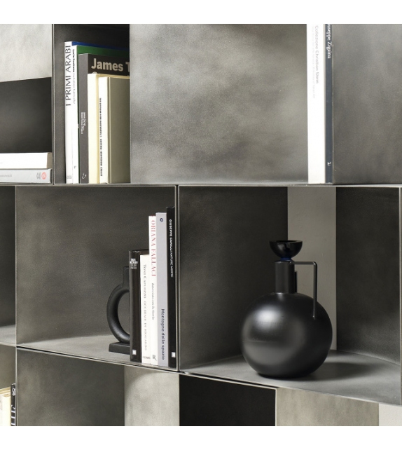 Judd Pensile Mogg Contenedor