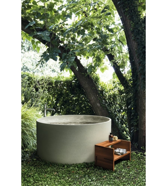 In-Out Agape Concrete Bathtub