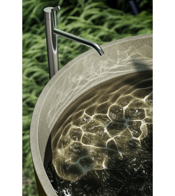 In-Out Agape Concrete Bathtub