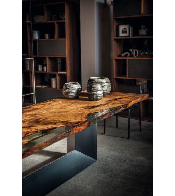 Cube Kauri Riva 1920 Table