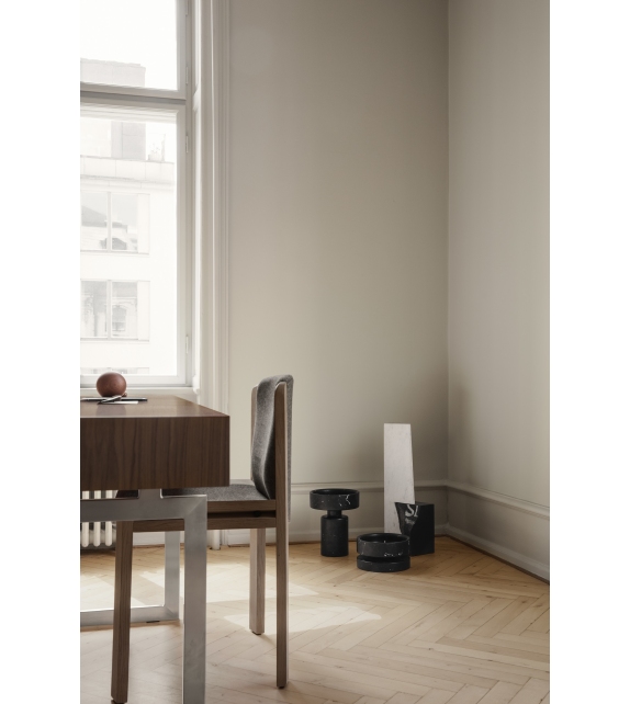 Chair 300 Karakter Stuhl