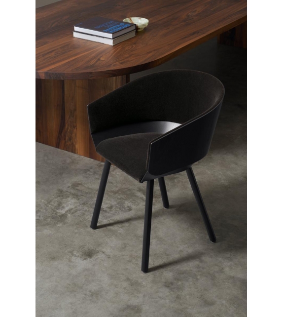 CH04 Houdini E15 Armchair