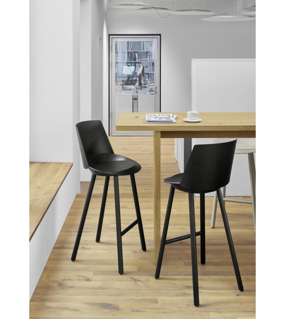 ST10 Jean E15 Hocker mit Rückenlehne