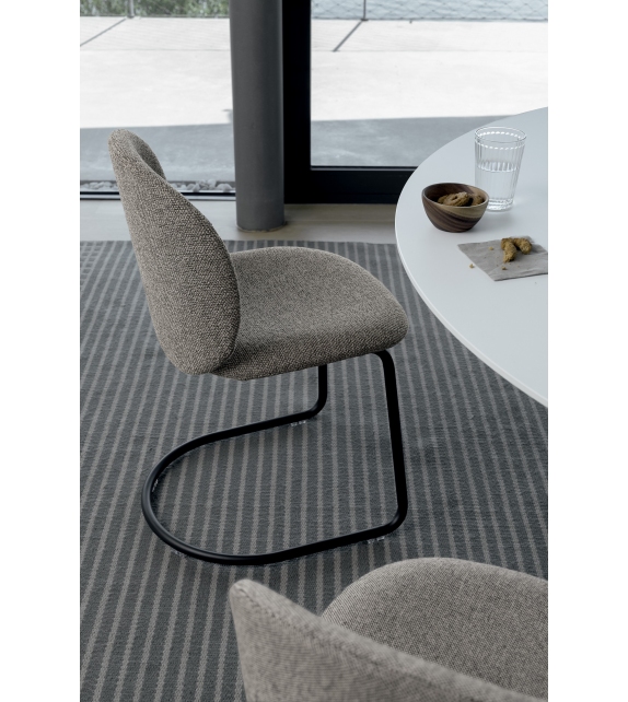 Dua Kristalia Sedia Cantilever