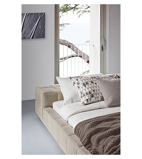 Squaring Bonaldo Bed