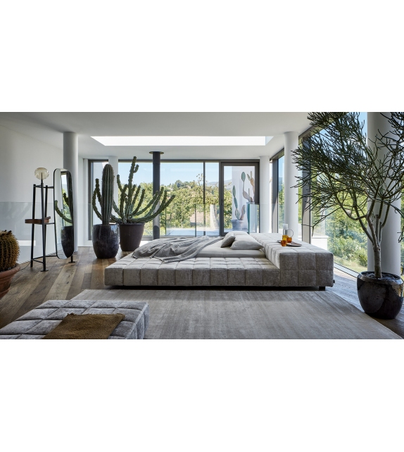 Squaring Bonaldo Bed
