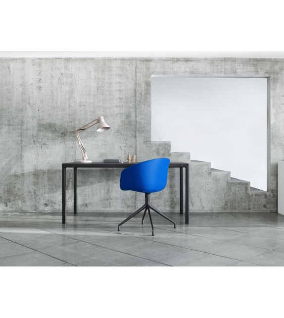 About a Chair AAC 21 Hay Sessel