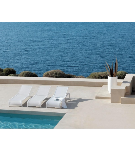 Latona Manutti Sunlounger