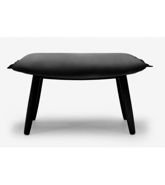 E016 Embrace Carl Hansen & Søn Reposapiés