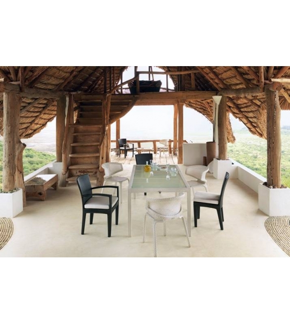 Seashell Chair Stackable Dedon