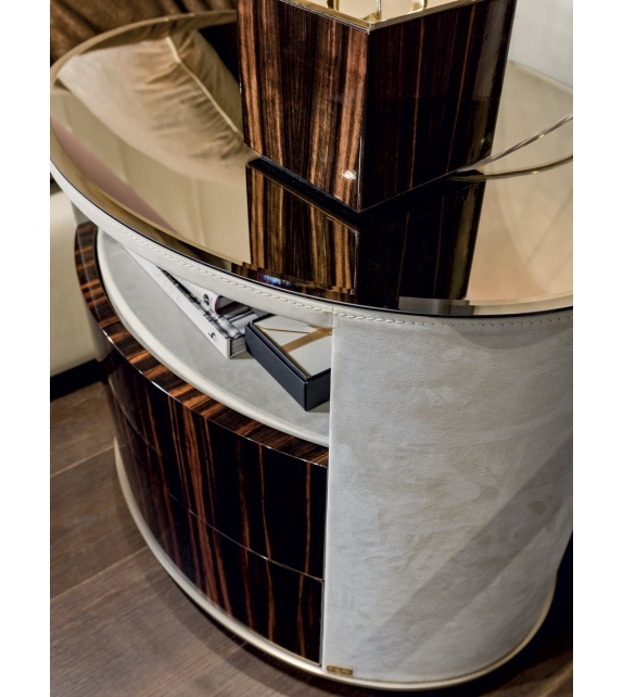 Elise Longhi Nachttisch