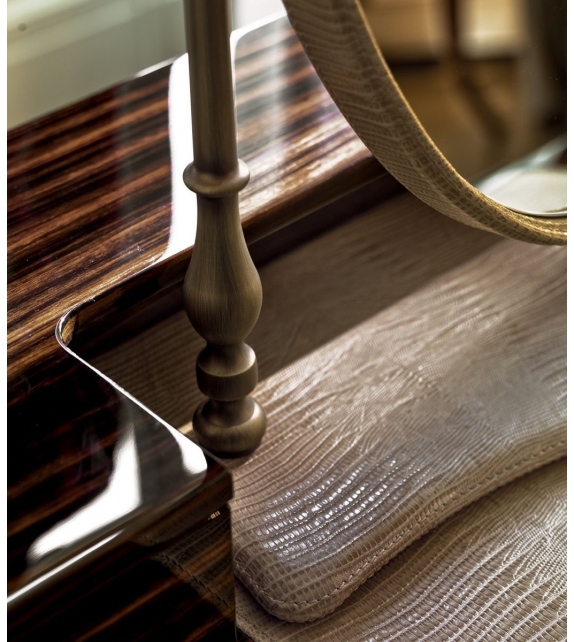 Charlize Longhi Make-Up Table