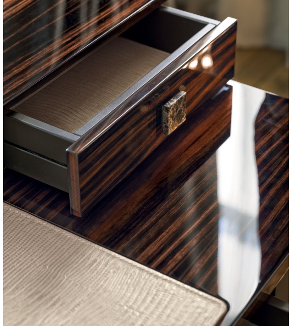 Charlize Longhi Make-Up Table