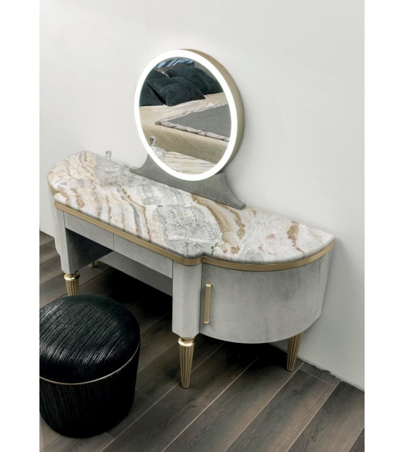 Dame Longhi Tableau de Maquillage