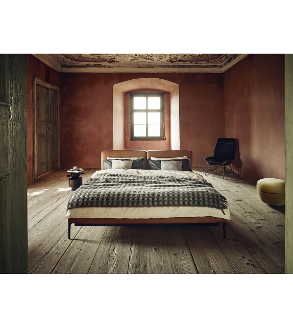 Joyce Cushion Wittmann Lit