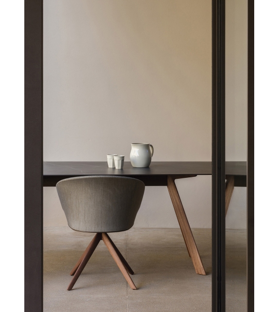 Blum Expormim Armchair with pyramid base