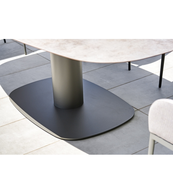 Big Low Varaschin Table