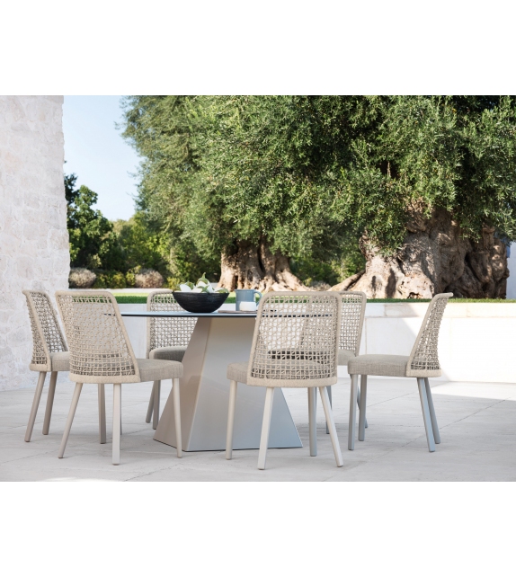 Emma Varaschin Chaise