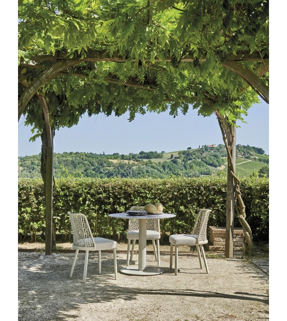 Emma Varaschin Chaise