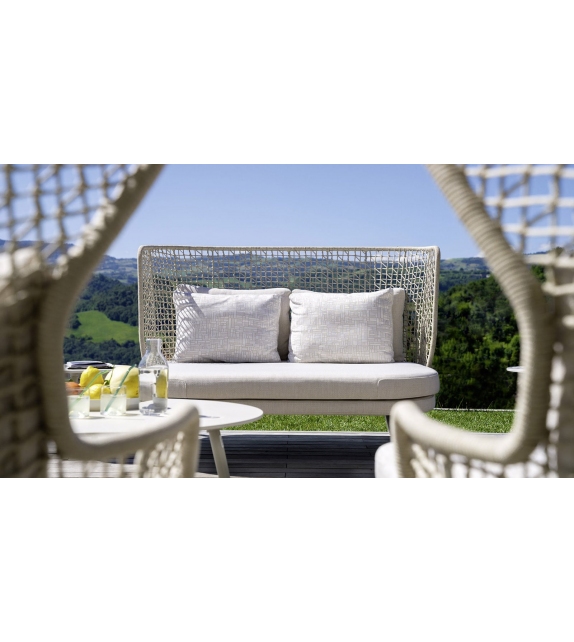 Emma Varaschin Hohen Sofa