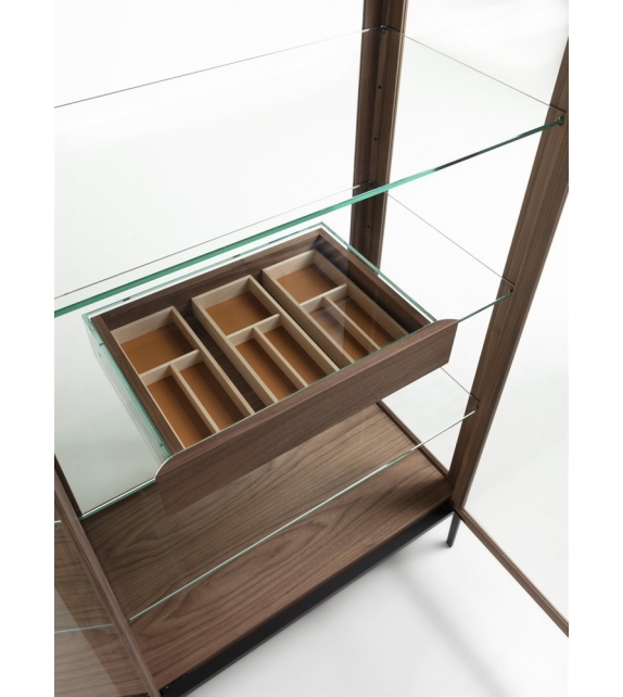 Atsuko Porada Vitrina