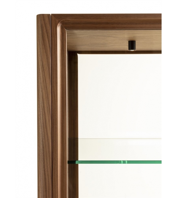 Atsuko Porada Vitrine