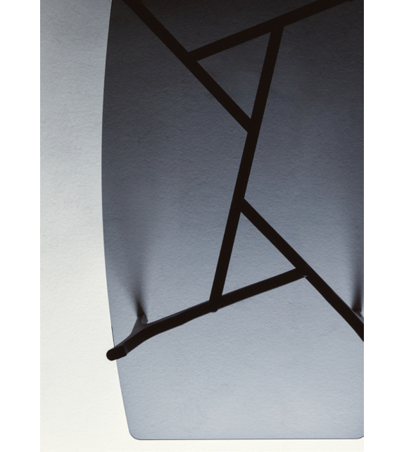 Carlina BD Barcelona Tisch