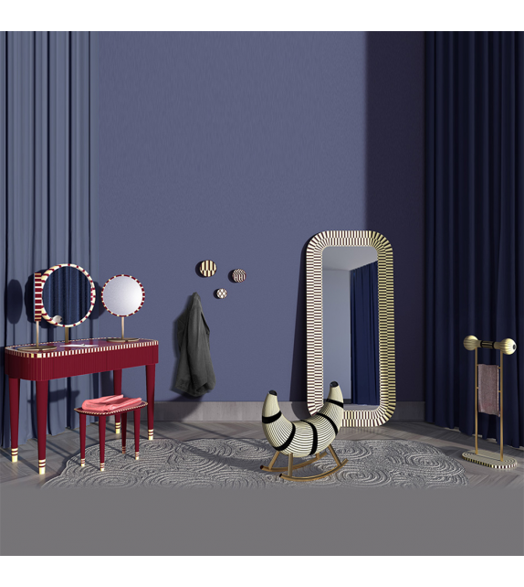 Strike Scarlet Splendour Miroir