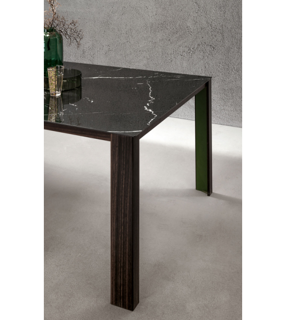 Atelier Capodopera Tisch