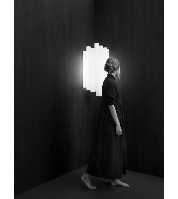 Vertical Nest Tacchini Wall Lamp