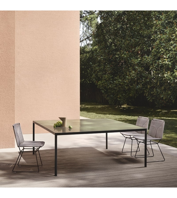 Offset Outdoor MDF Italia Tisch