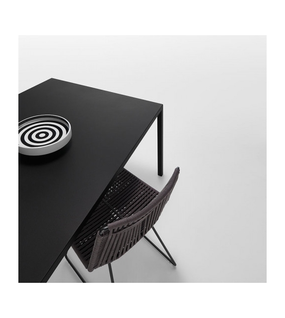 Tense Material MDF Italia Table