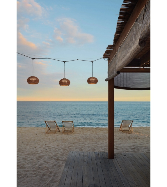 Garota Hang Bover Pendant Lamp