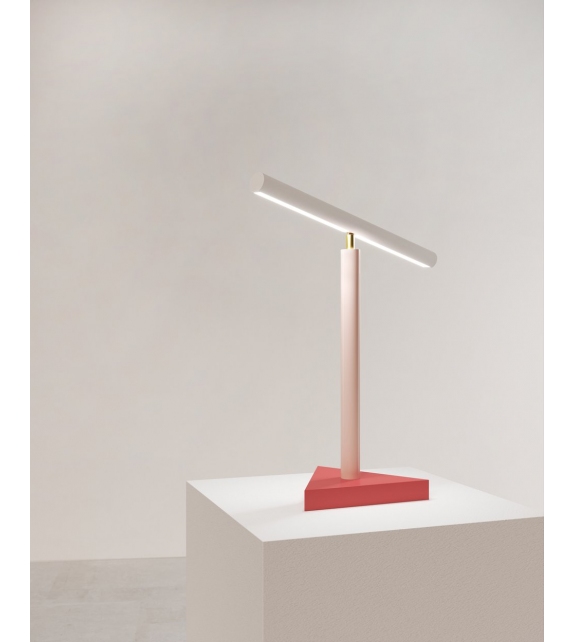 Tube and Triangle Atelier Areti Tischleuchte