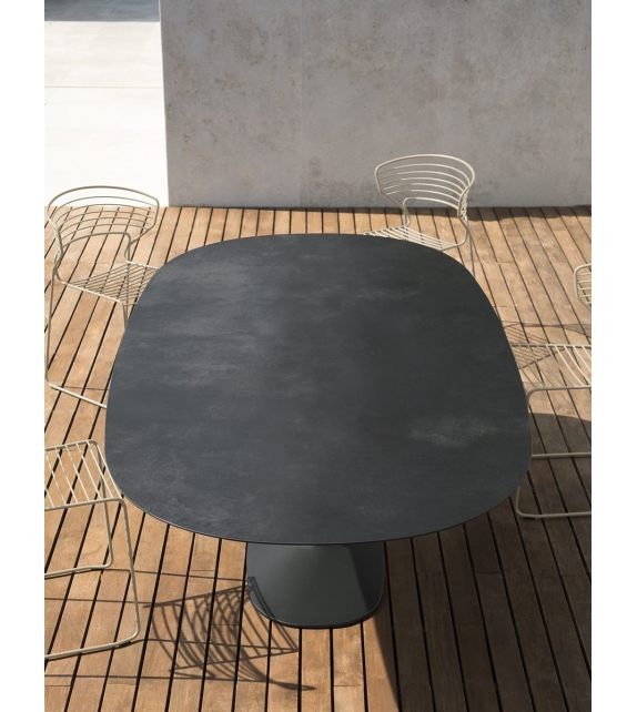 Ellis 454 Table Desalto