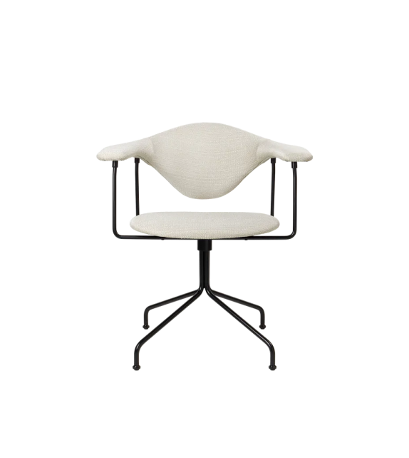 Masculo Dining Gubi Chaise avec Base Pivotante